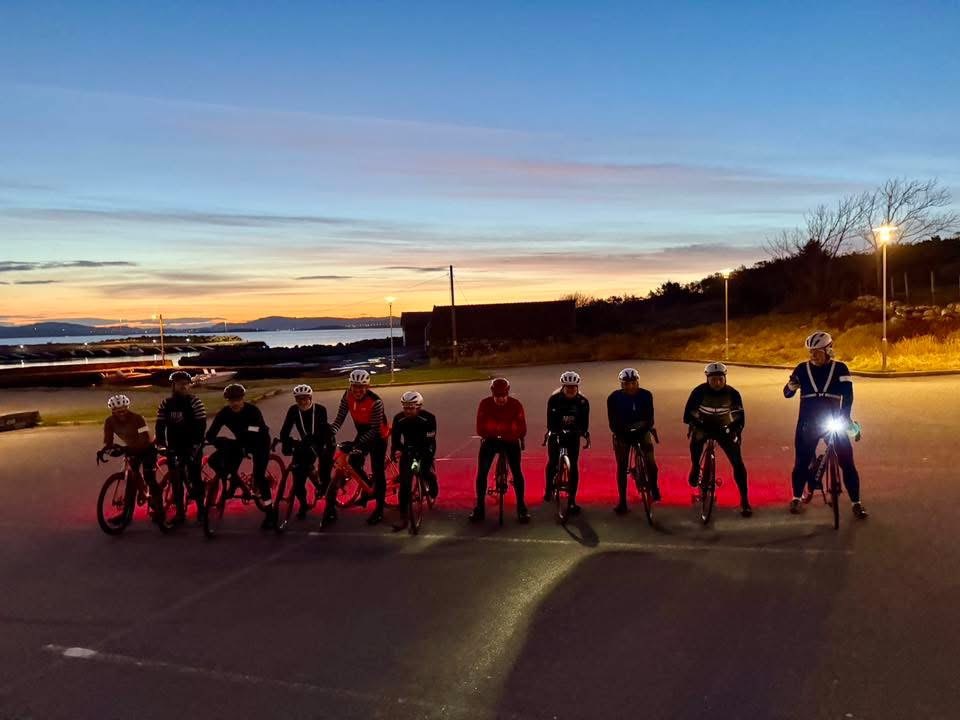 Dawn Patrol-gjengen foran soloppgangen
